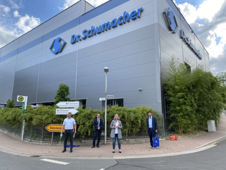Nölke und Dassler besichtigen Dr. Schumacher-Werk in Malsfeld